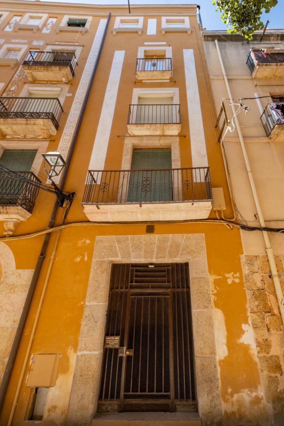 Apartamento En El Corazón De Tarragona. Planta Baja Con Patio. Tarragona