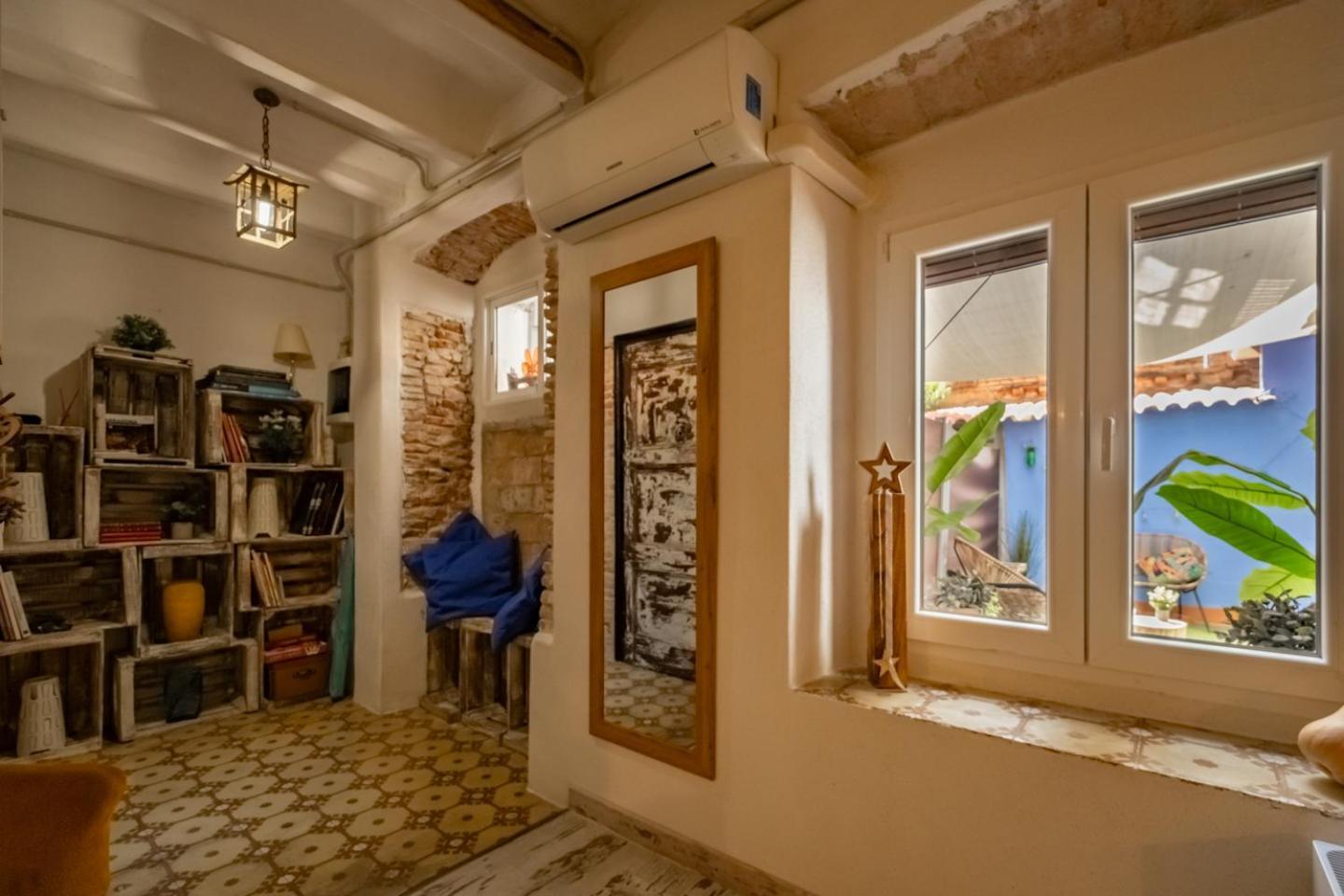 Apartamento En El Corazón De Tarragona. Planta Baja Con Patio. *