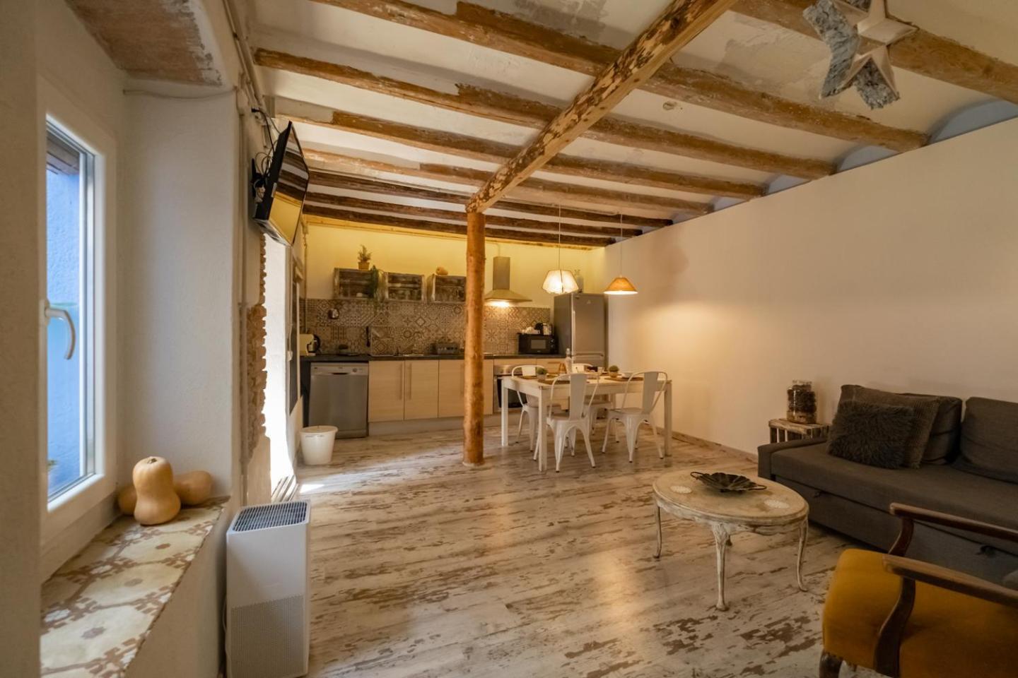 Apartamento En El Corazón De Tarragona. Planta Baja Con Patio.