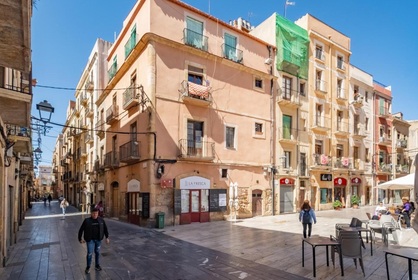 Apartamento En El Corazón De Tarragona. Planta Baja Con Patio. Tarragona
