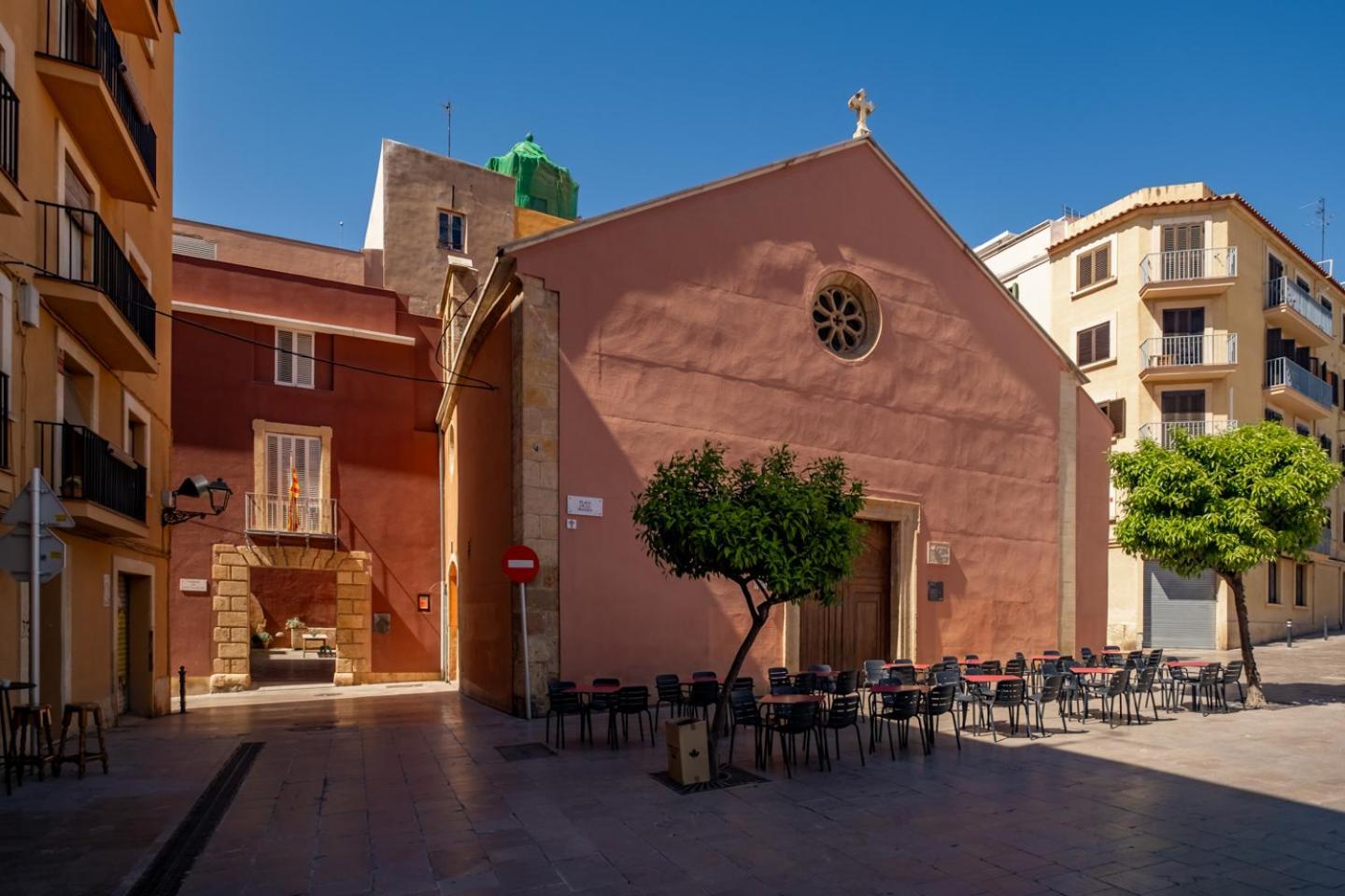 Apartamento En El Corazón De Tarragona. Planta Baja Con Patio. *