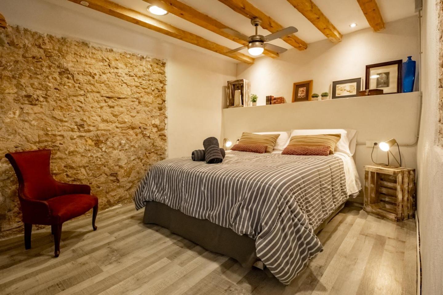 Apartamento En El Corazón De Tarragona. Planta Baja Con Patio.