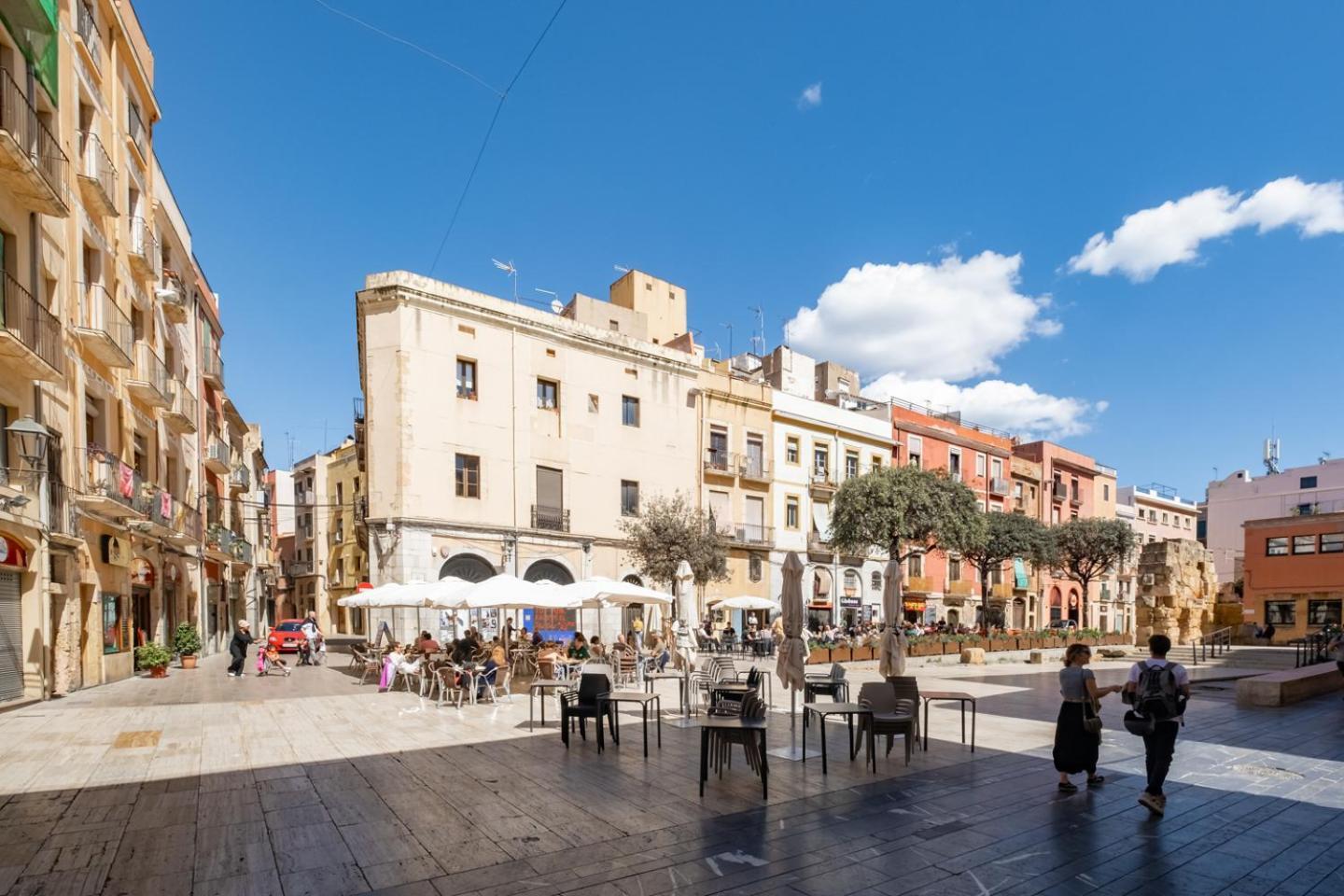 Apartamento En El Corazón De Tarragona. Planta Baja Con Patio. *