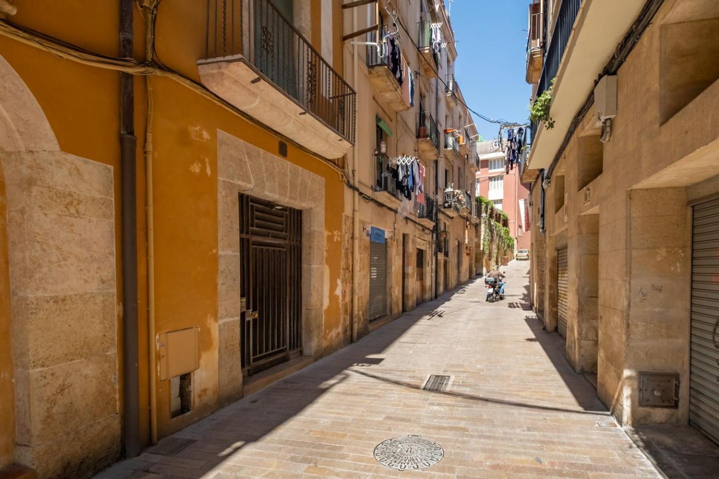 En El Corazón De Tarragona. Planta Baja Con Patio. Apartamento *