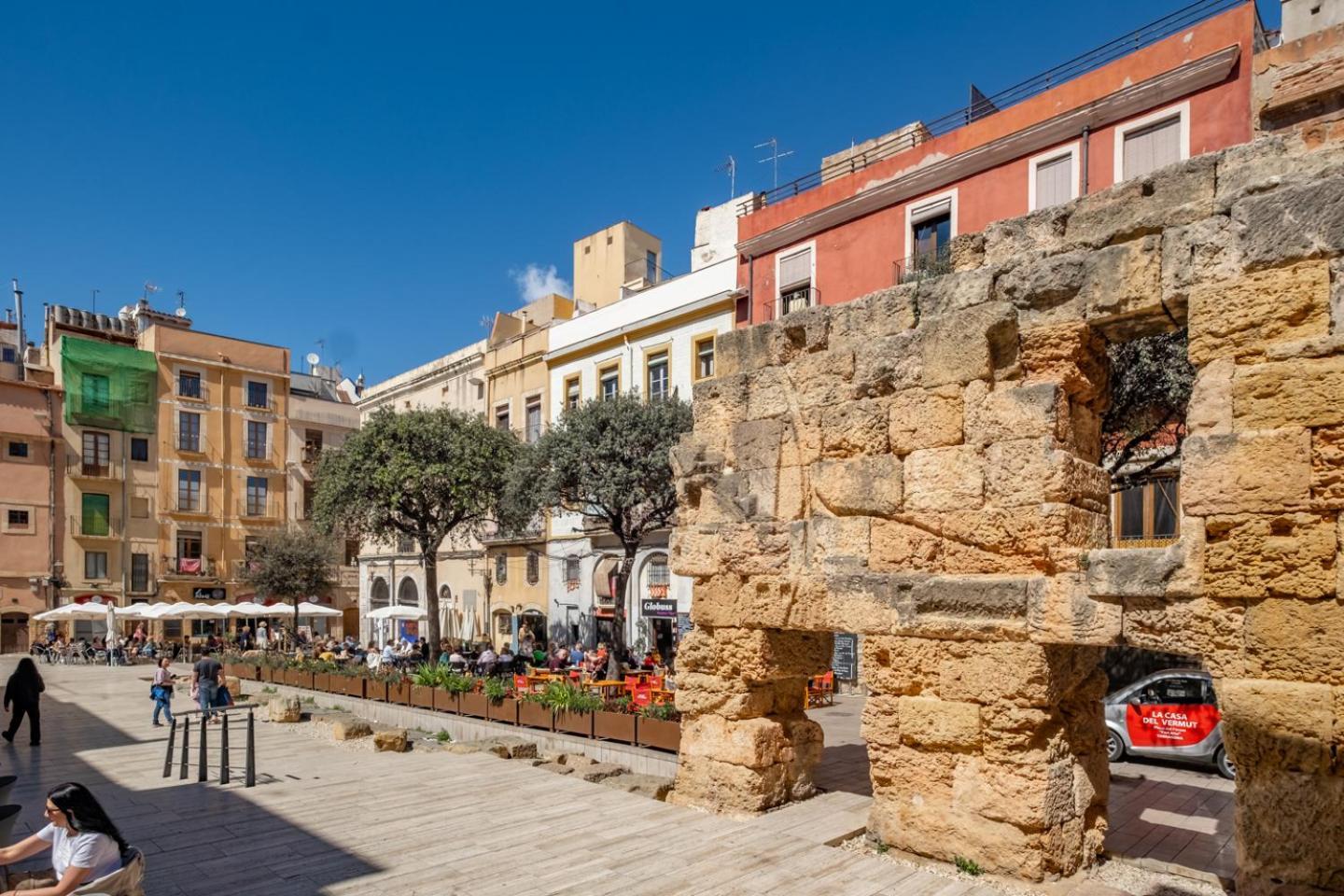 En El Corazon De Tarragona. Planta Baja Con Patio. Apartment Tarragona